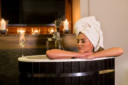 Hotel Zacisze*** - Dzień Kobiet z noclegiem i imprezą 